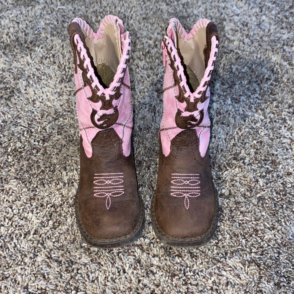Girls cowboy boots!